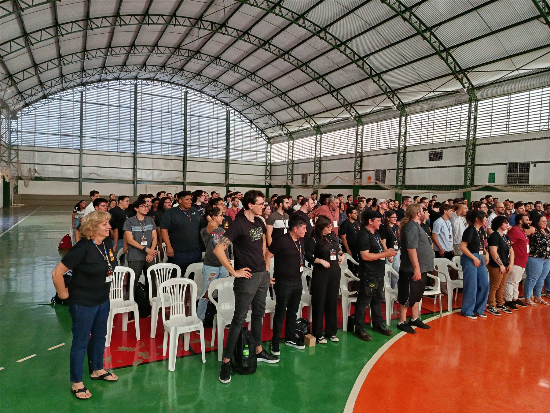 Participantes do Java Day em frente ao palco