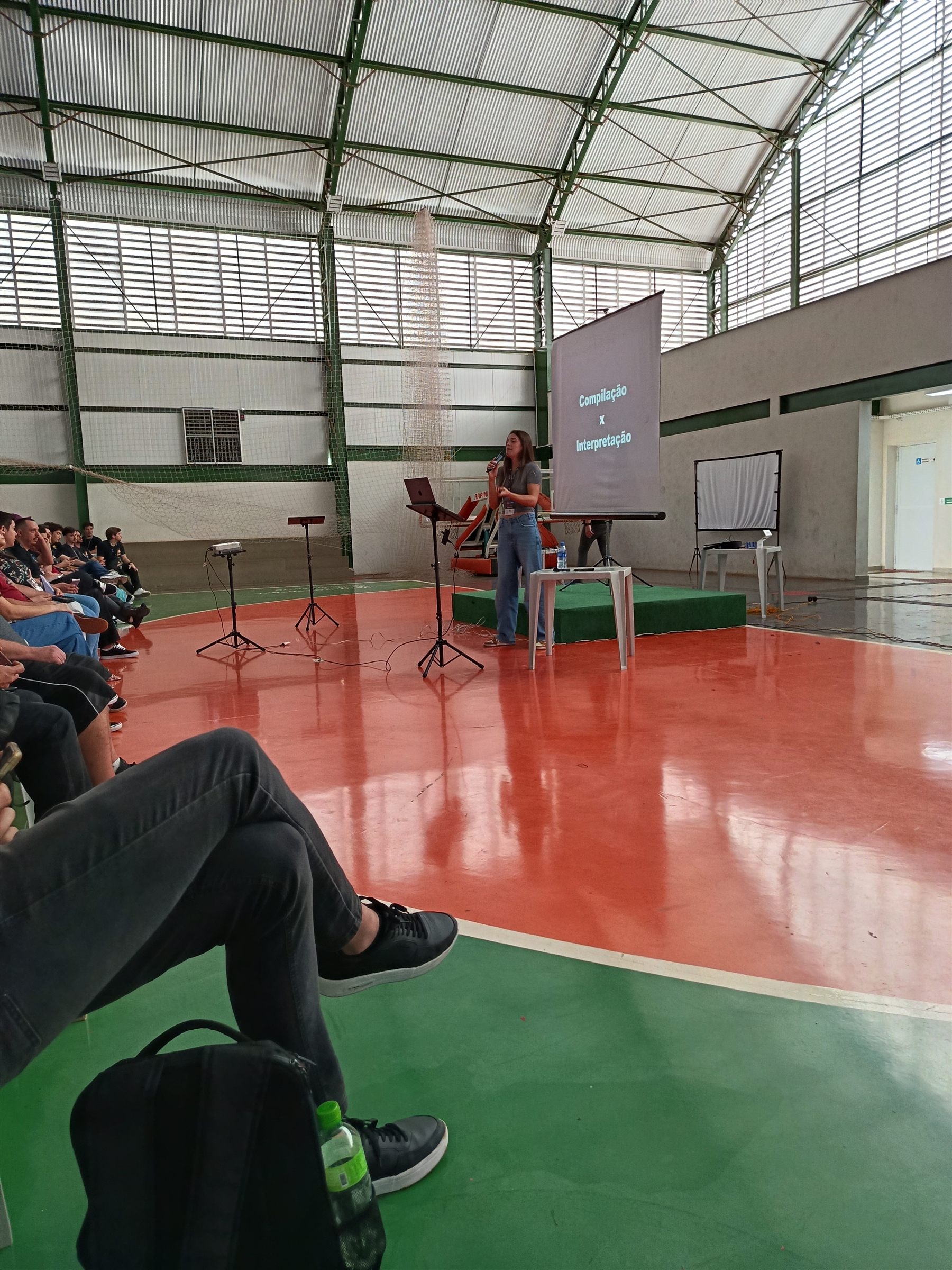 Palestrante no palco durante o Java Day São José do Rio Preto